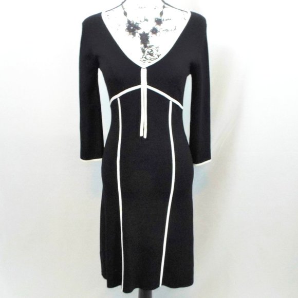 BCBGMaxAzria Dresses & Skirts - BCBGMaxAzria Black and White V-Neck Ribbed Knit Sweater Dress Size Small